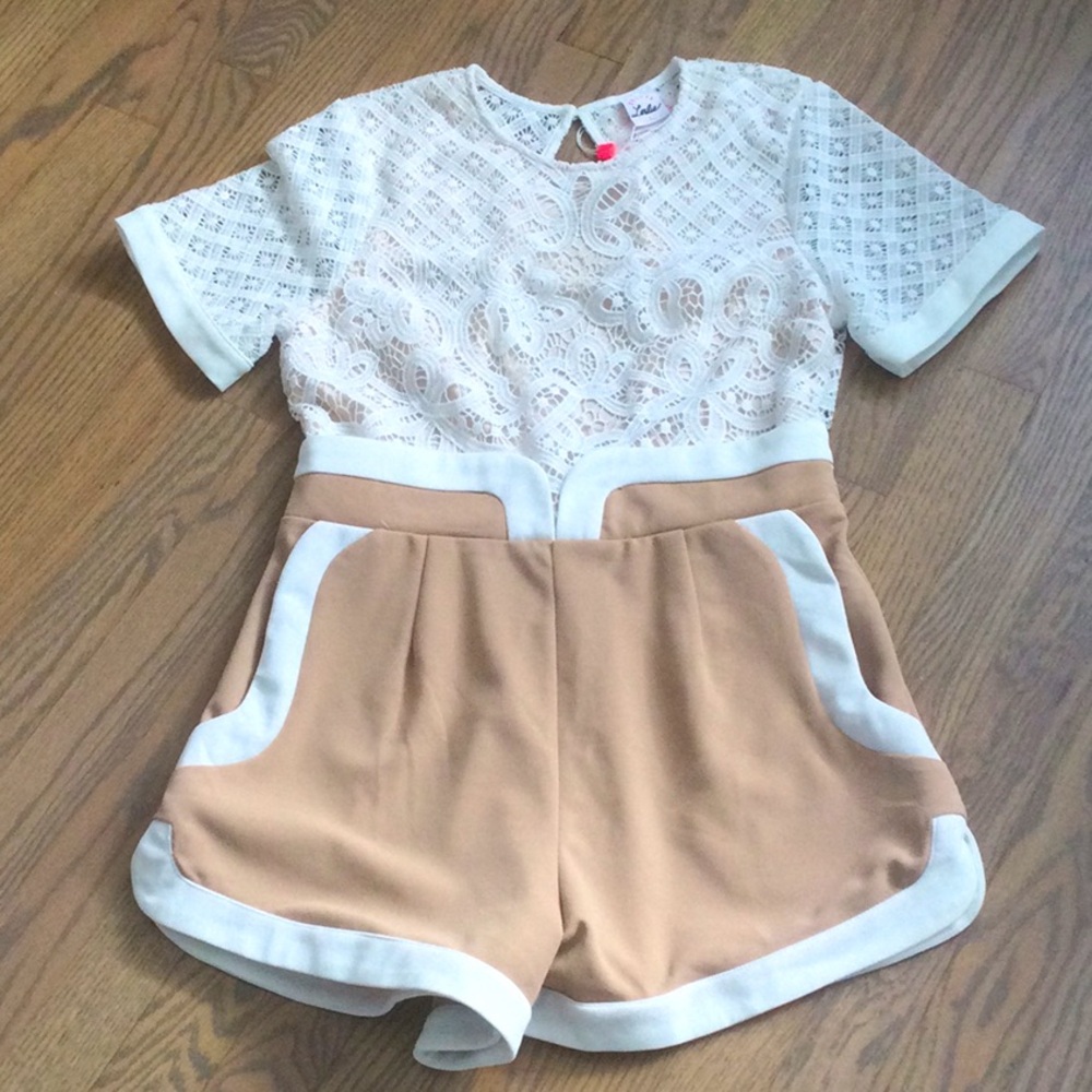 NWT Selfie Leslie Women’s Size Large Color block Romper - White & Tan